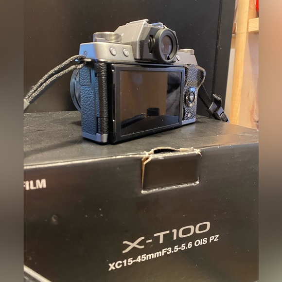 Fujifilm x-t100 camera - Picture 4 of 4